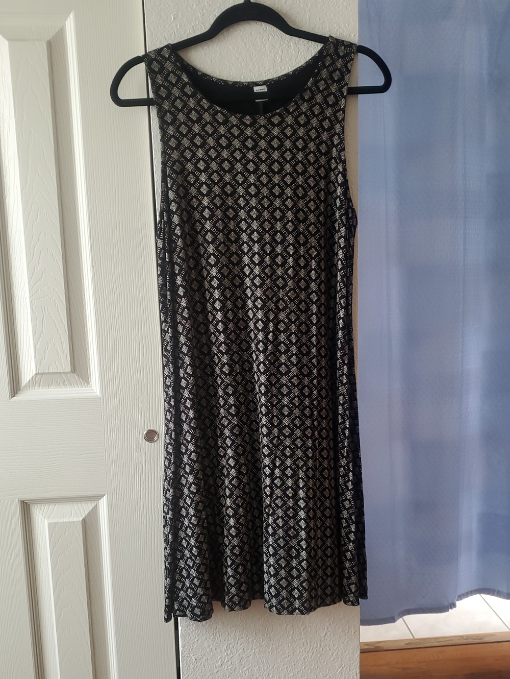 Old Navy Black and Cream Sleeveless Geometric Midi Dress